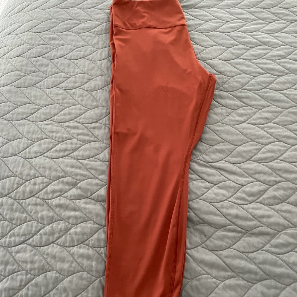 Athleta Ultimate Capri Stash Pocket 7/8 Tight